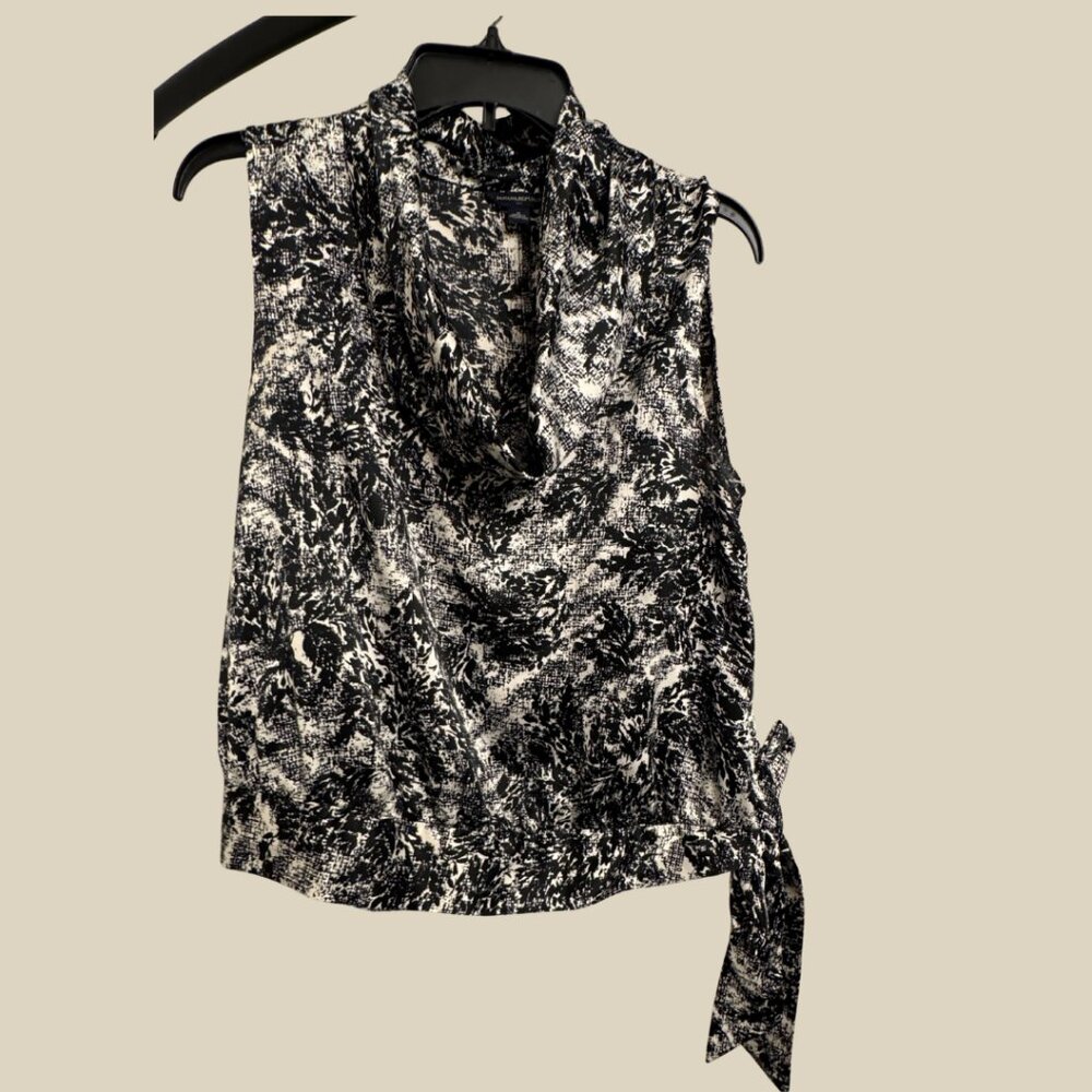 Banana Republic Printed Blouse – Size M